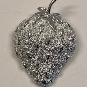 Vtg Sarah Coventry Silver Strawberry Brooch